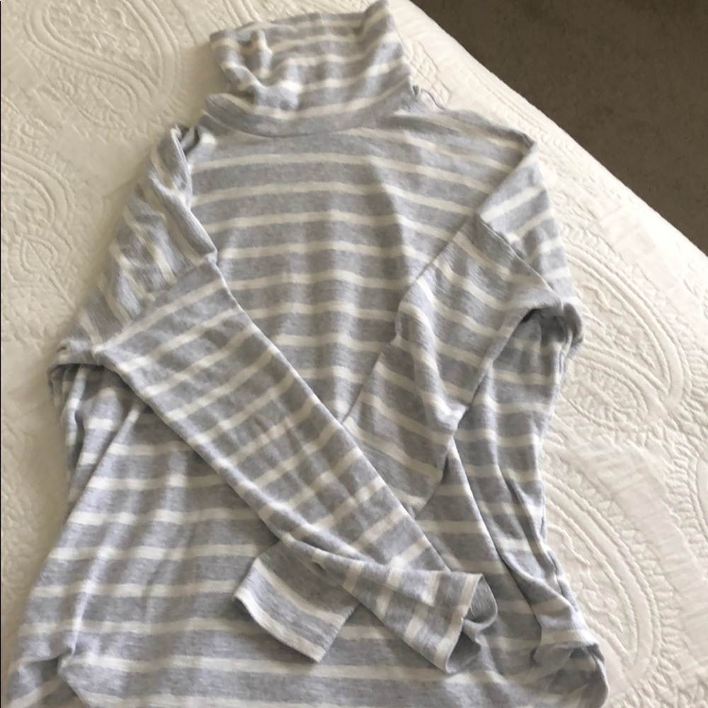 Adorable Aerie Turtleneck